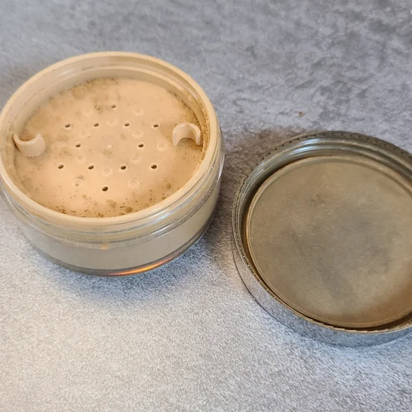 Mary Kay Bronze 3 Mineral Powder Foundation 0.28oz Discontinued Open Box - Picture 2 of 2